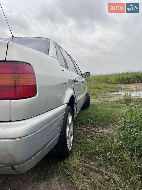 Седан Volkswagen Passat 1994 в Львове