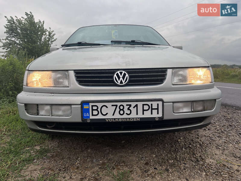 Седан Volkswagen Passat 1994 в Львове