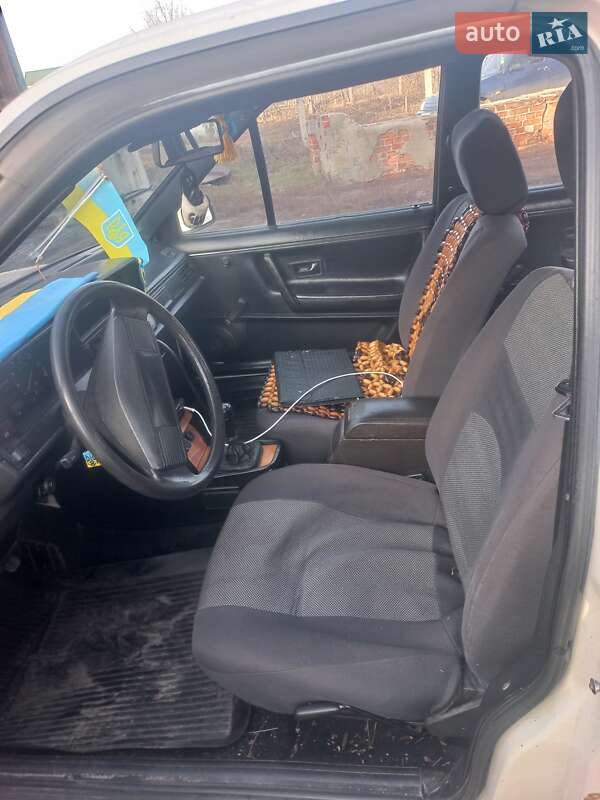 Седан Volkswagen Passat 1986 в Лебедині