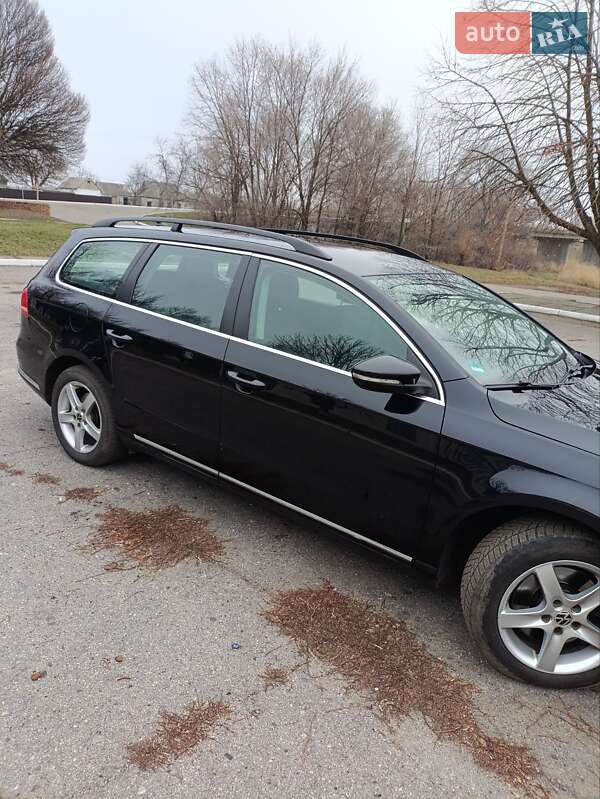 Универсал Volkswagen Passat 2012 в Покровском