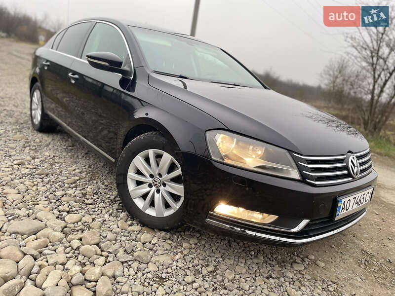 Седан Volkswagen Passat 2011 в Хусті