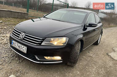 Седан Volkswagen Passat 2011 в Хусті