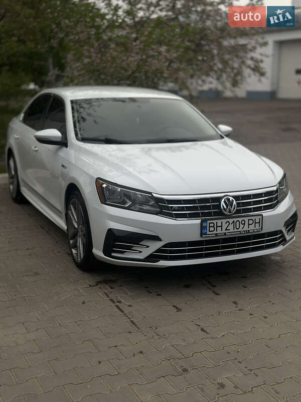 Седан Volkswagen Passat 2016 в Одессе