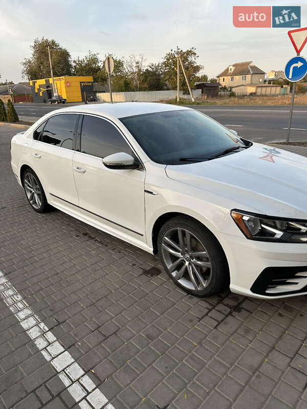 Седан Volkswagen Passat 2016 в Одессе