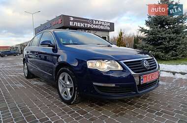 Седан Volkswagen Passat 2006 в Сарнах