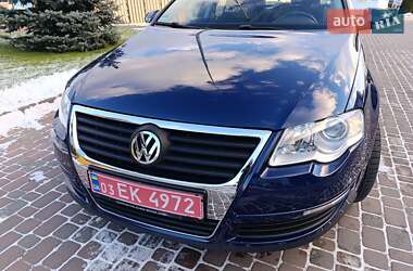 Седан Volkswagen Passat 2006 в Сарнах