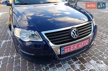 Седан Volkswagen Passat 2006 в Сарнах