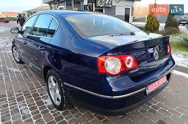 Седан Volkswagen Passat 2006 в Сарнах