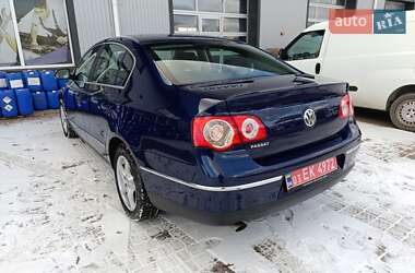 Седан Volkswagen Passat 2006 в Сарнах