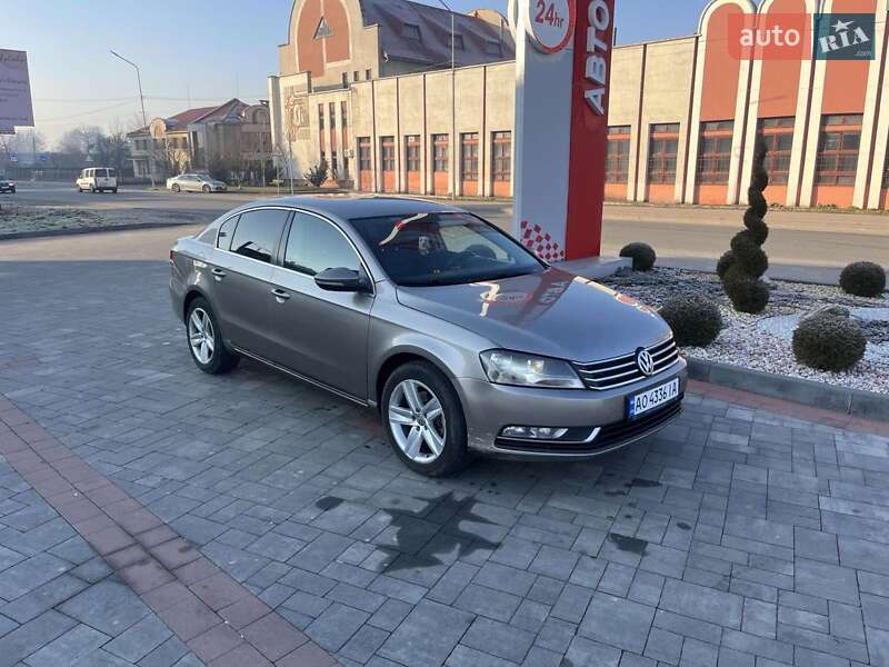 Седан Volkswagen Passat 2012 в Хусте