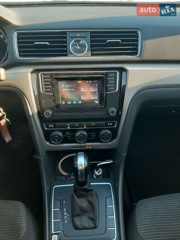 Седан Volkswagen Passat 2016 в Харькове