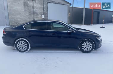 Седан Volkswagen Passat 2017 в Бурштині