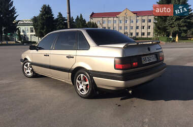 Седан Volkswagen Passat 1989 в 