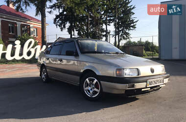 Седан Volkswagen Passat 1989 в Калинівці