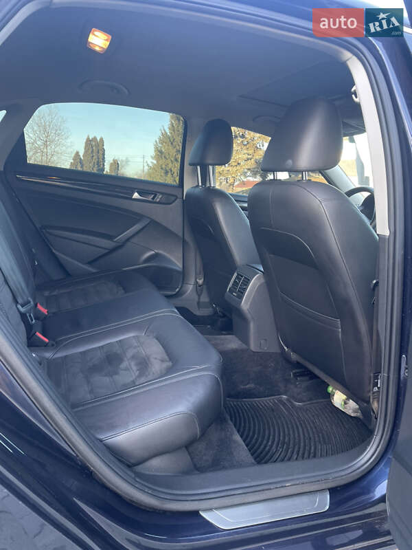 Седан Volkswagen Passat 2014 в Дубно