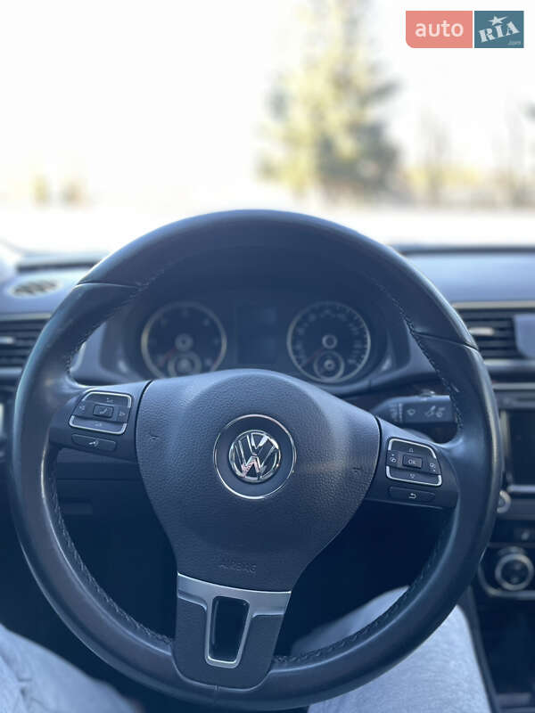 Седан Volkswagen Passat 2014 в Дубно