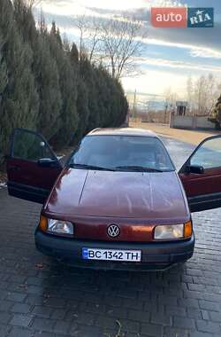 Седан Volkswagen Passat 1991 в Самборе