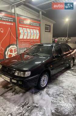 Седан Volkswagen Passat 1994 в Києві