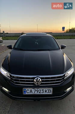 Седан Volkswagen Passat 2015 в Умані