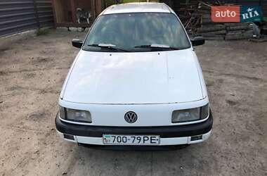 Седан Volkswagen Passat 1988 в Жовкві