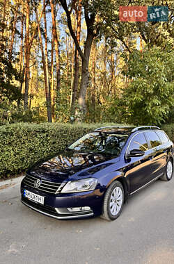 Универсал Volkswagen Passat 2014 в Киеве