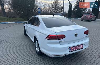 Седан Volkswagen Passat 2017 в Львове