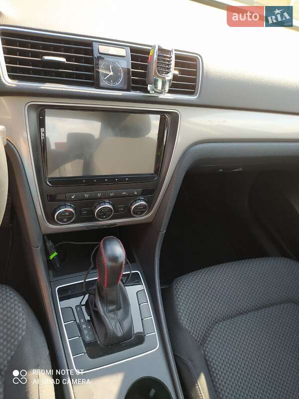 Седан Volkswagen Passat 2012 в Львове