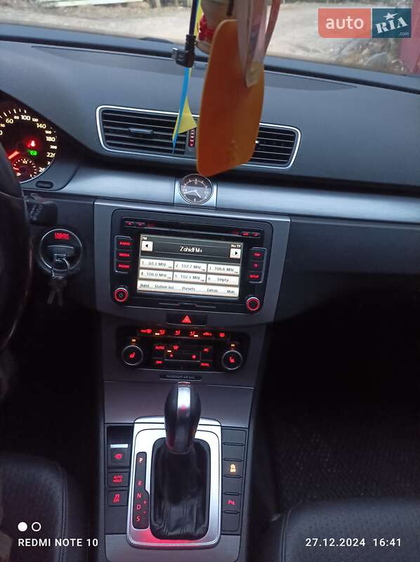 Універсал Volkswagen Passat 2011 в Міжгір'ї