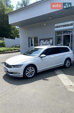 Универсал Volkswagen Passat 2016 в Киеве