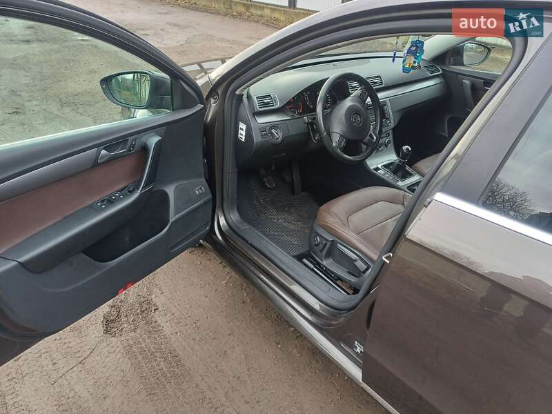 Универсал Volkswagen Passat 2012 в Кицмани