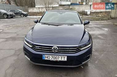 Седан Volkswagen Passat 2016 в Тернополі