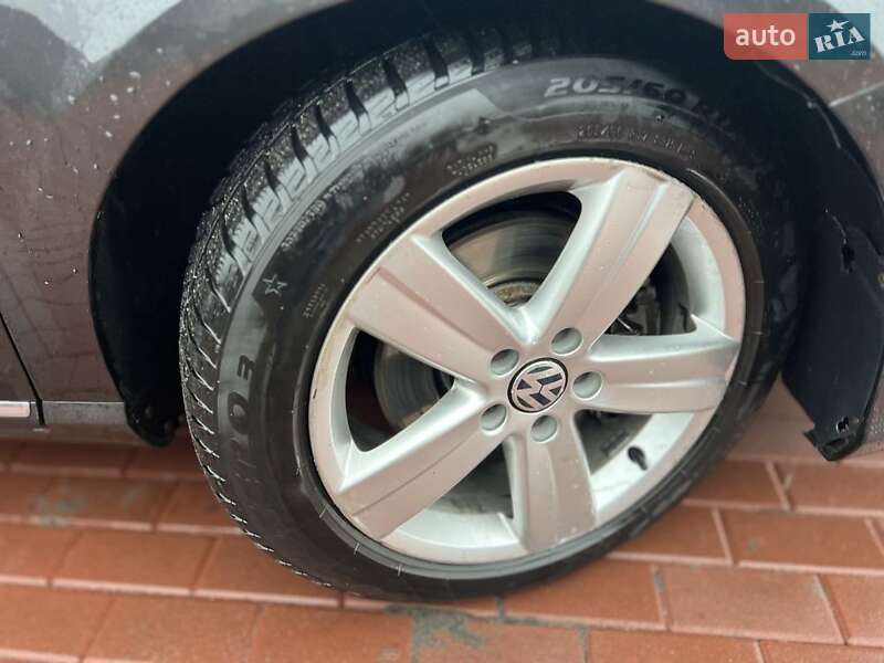 Универсал Volkswagen Passat 2011 в Сарнах