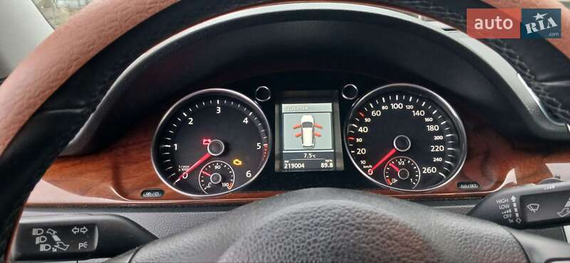 Универсал Volkswagen Passat 2013 в Старом Самборе