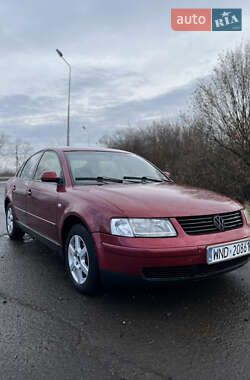 Седан Volkswagen Passat 1999 в Хусті