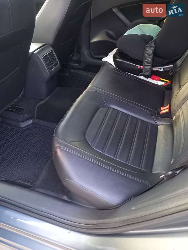 Седан Volkswagen Passat 2015 в Одессе