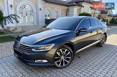Седан Volkswagen Passat 2015 в 