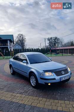 Седан Volkswagen Passat 2001 в Жовкві