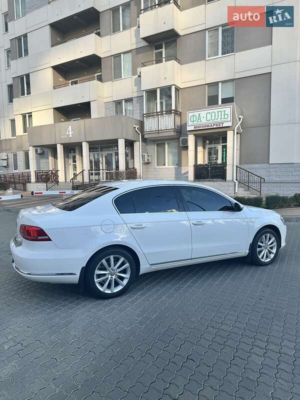 Седан Volkswagen Passat 2012 в Одессе