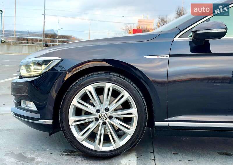 Седан Volkswagen Passat 2018 в Києві