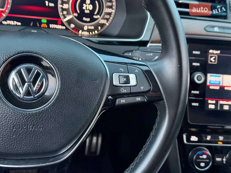 Седан Volkswagen Passat 2018 в Києві