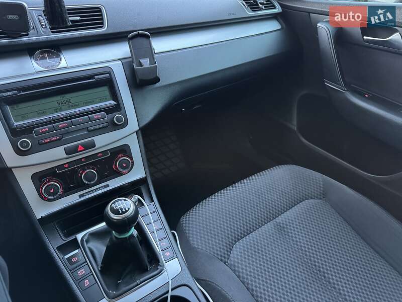 Универсал Volkswagen Passat 2011 в Ровно