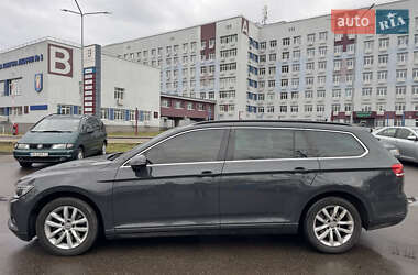 Універсал Volkswagen Passat 2015 в Києві