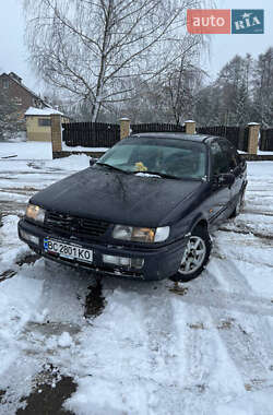 Седан Volkswagen Passat 1995 в Городке