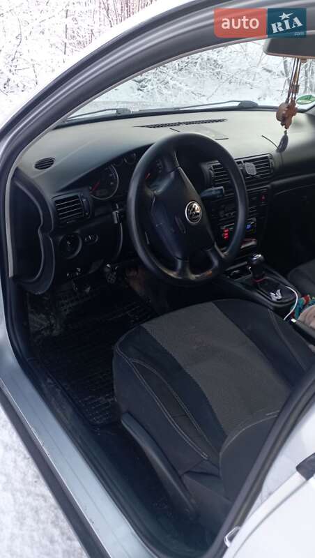 Універсал Volkswagen Passat 2001 в Мурованих Курилівцях