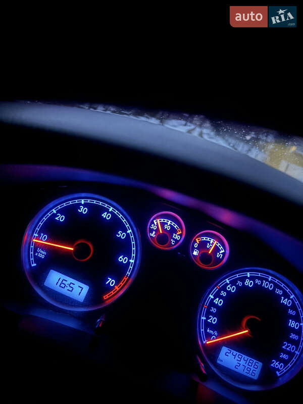 Седан Volkswagen Passat 2001 в Долине