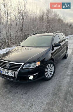 Універсал Volkswagen Passat 2010 в Житомирі