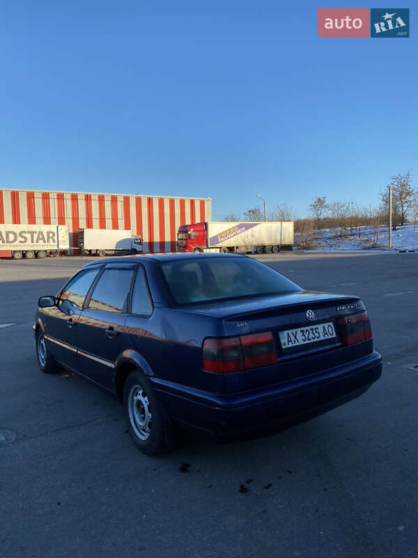 Седан Volkswagen Passat 1994 в Харькове