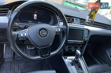 Седан Volkswagen Passat 2014 в Іршаві