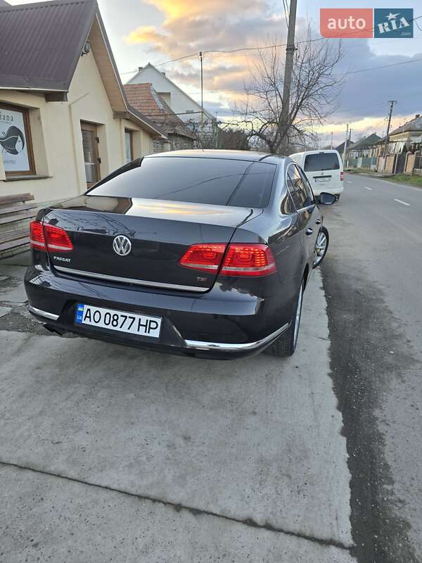 Седан Volkswagen Passat 2011 в Виноградове