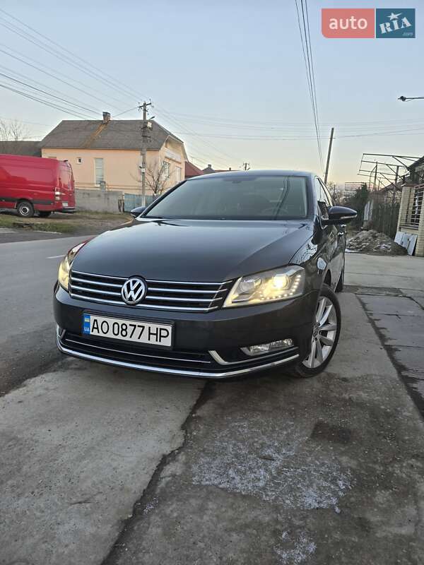 Седан Volkswagen Passat 2011 в Виноградове